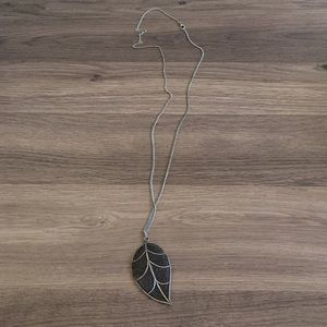 Long leaf necklace