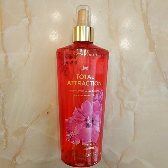 Victoria's Secret Total Attraction Fragrance Mist