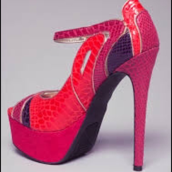 PRICE IS FIRM! NIB Bebe Clarissa Multicolor Pumps NO OFFERS! - Picture 2 of 4