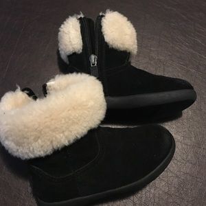 Kids ugg boots black