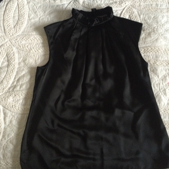 Tahari sleeveless blouse