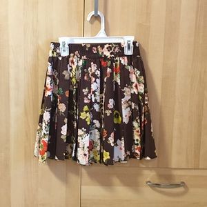 Floral flowy mini skirt