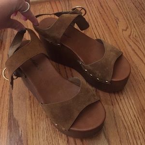 Breckelle's brown suede wedges