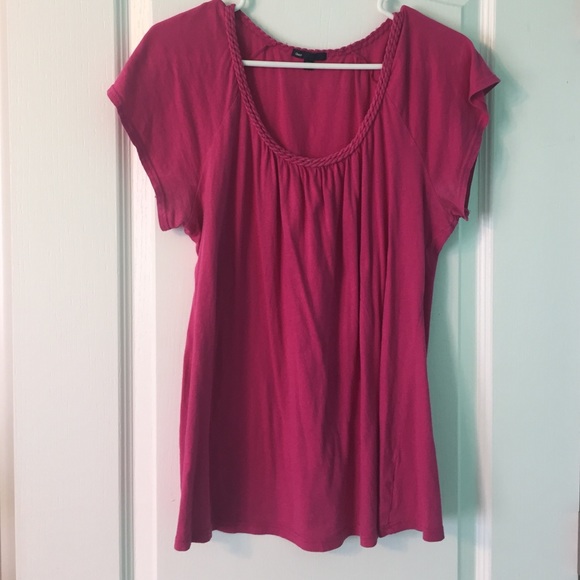 Size M Gap scoop neck pink shirt