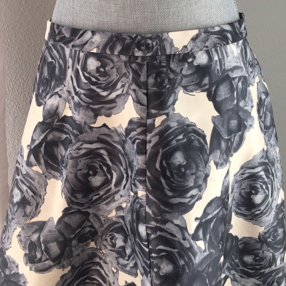 🦋 424 Fifth Blue & Ivory Rose Print Midi Skirt - Picture 2 of 5