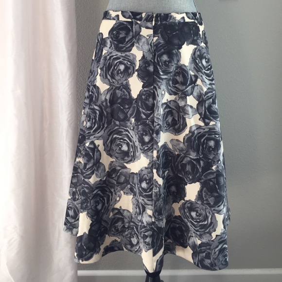 🦋 424 Fifth Blue & Ivory Rose Print Midi Skirt - Picture 3 of 5