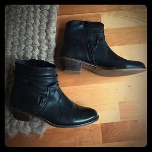 Steve Madden NEENAA Bootie, Black Leather, Size 9