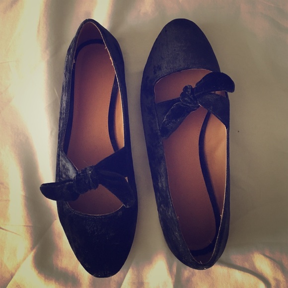 URBAN OUTFITTERS Navy FAUX SUEDE Flats size 8.5