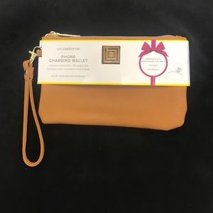 Liz Claiborne Charging Wristlet/clutch