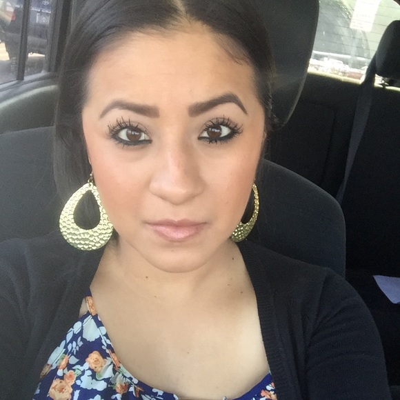 Meet your Posher, Sonia - Picture 2 of 2