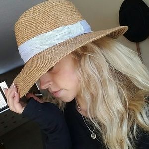 Gap summer straw hat with blue ribbon