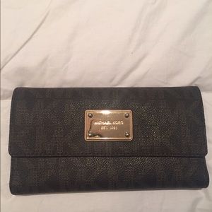 Michael Kors brown jet set checkbook wallet