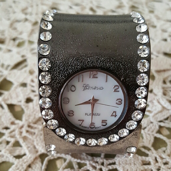 NWOT Rhinestone Bracelet Watch - Picture 2 of 4