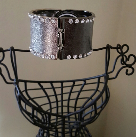 NWOT Rhinestone Bracelet Watch - Picture 4 of 4