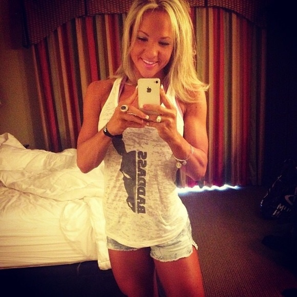 💕WORK hard, SHOP Hard 💕IG:md_fitness06. - Picture 2 of 4