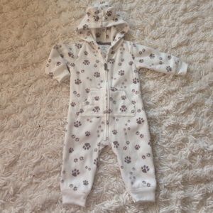 🐾Carters Warm Fleece Paw print Onesie! 🐶