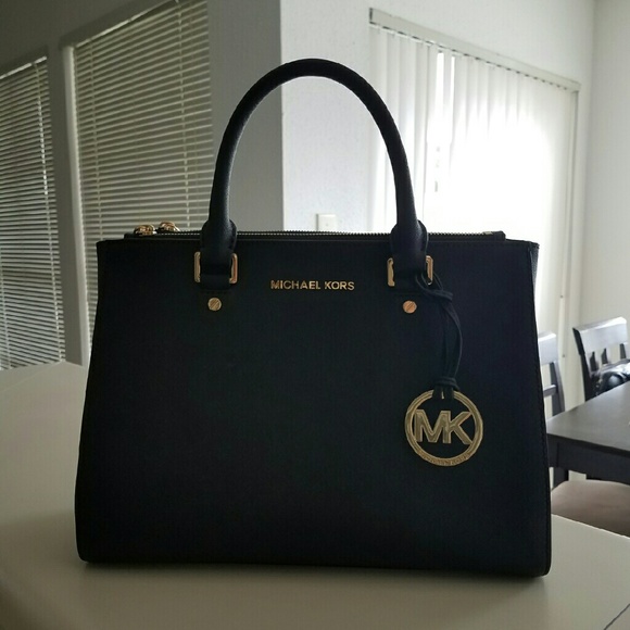 SOLD~Michael Kors Medium Sutton Black Saffiano Bag - Picture 2 of 4