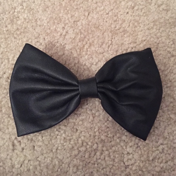 Black Hair Bow