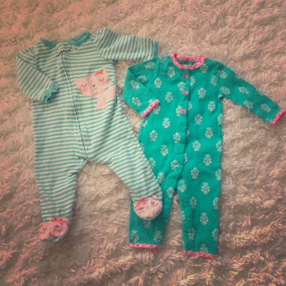 Bundle of 2 sleep onesies! 💖