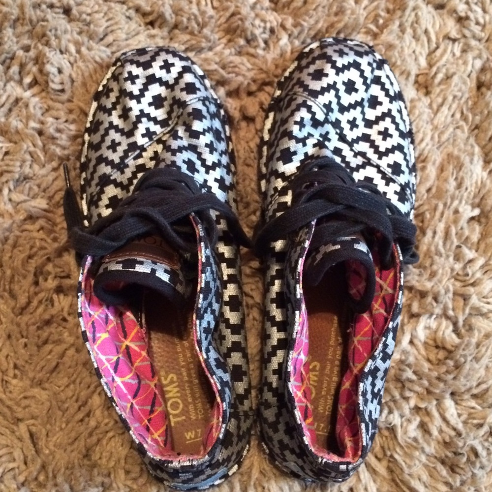 FINAL PRICE ✨ TOM'S Lace Up High-Tops