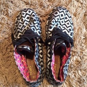 FINAL PRICE ✨ TOM'S Lace Up High-Tops