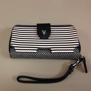 Stella and Dot tech wallet