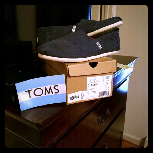 Mens Toms Flats size 9