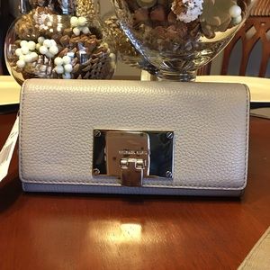 NWT Michael Kors Pearl Grey Wallet
