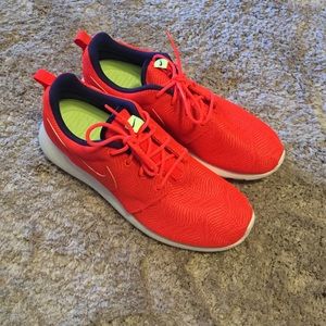 Women's Nike roshe one moire