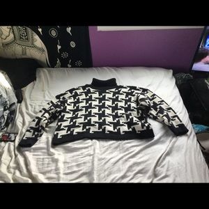 Turtle neck cropped sweater