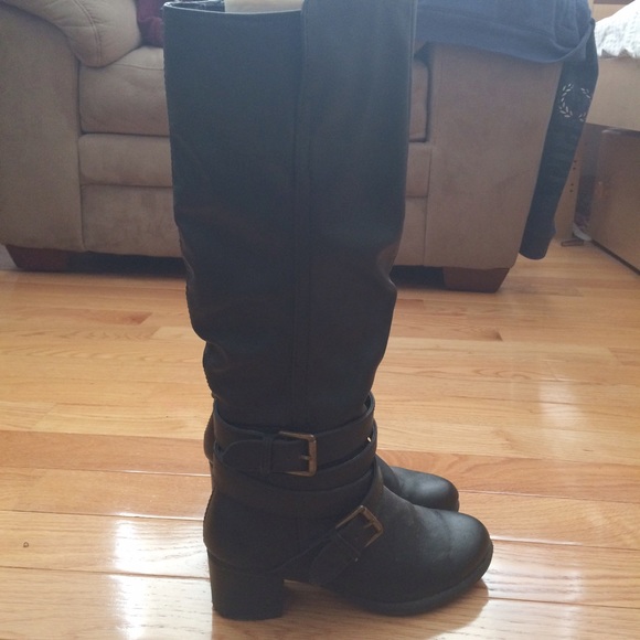Black Buckle Boots - Picture 3 of 4