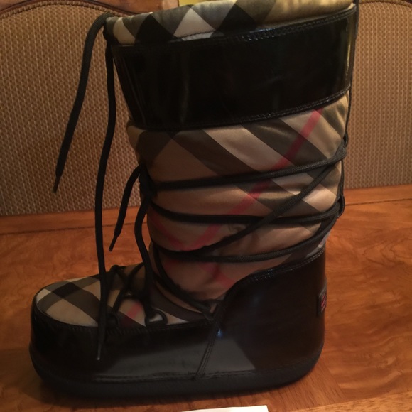burberry moon boots