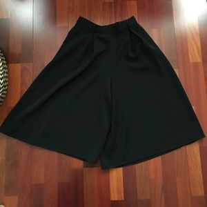 GU Black Culottes size L!
