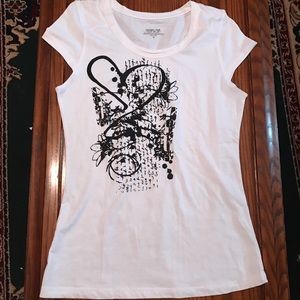 White tshirt (FREE WITH ANY PURCHASE)