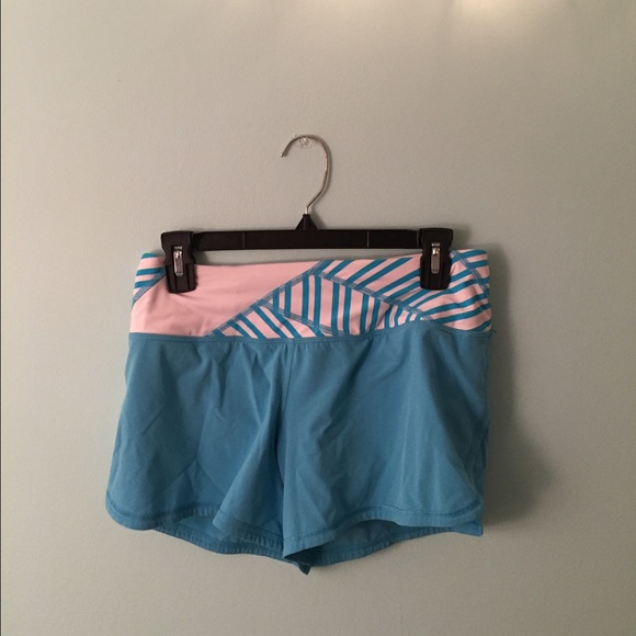 LULU LEMON RUNNING SHORTS WITH ZIPPER POCKET