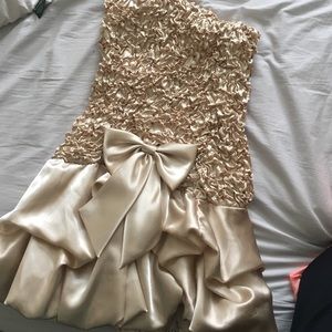 Nice cocktail/ homecoming dress. Size 5/6