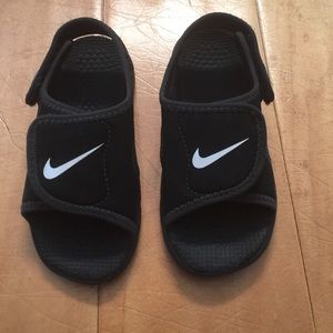 Toddler Nike size 8 Velcro sandals