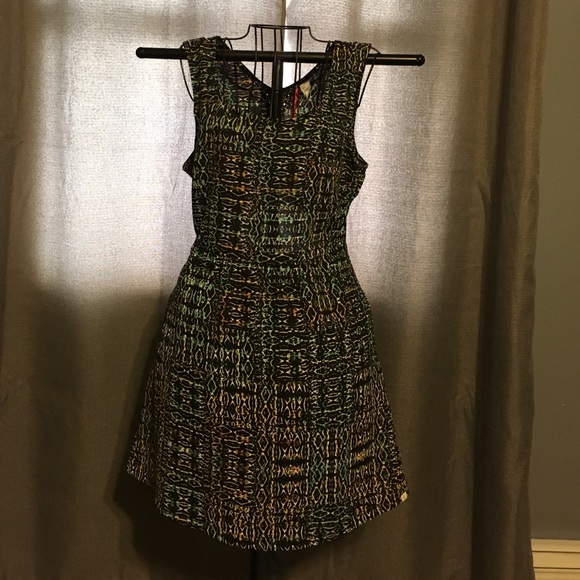 Causal dress