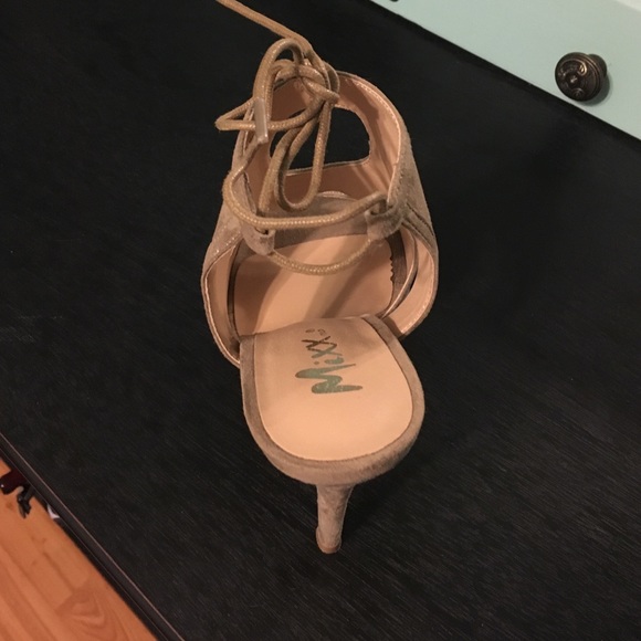 Women’s open toe heels - Picture 2 of 4