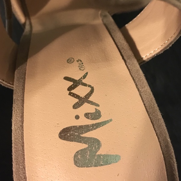 Women’s open toe heels - Picture 4 of 4