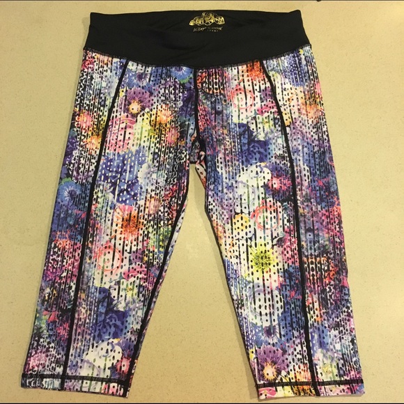 Betsey Johnson size large workout crop