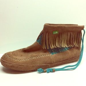 Honey Bee Fringed Moccasins by Sanuk 🐝