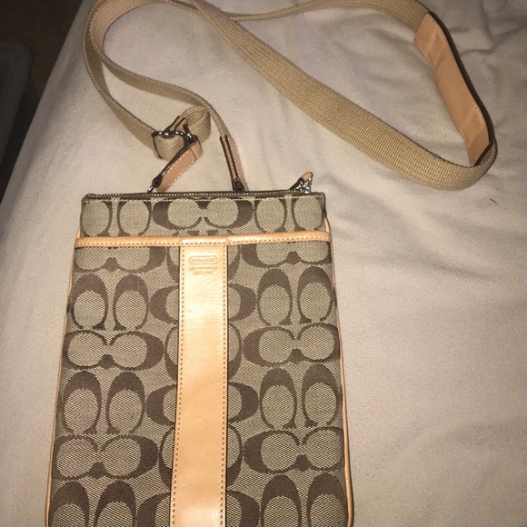 Coach Shoulder Bag Authentic - Picture 1 of 3