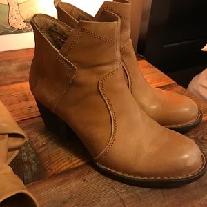 Born boots size 7.5