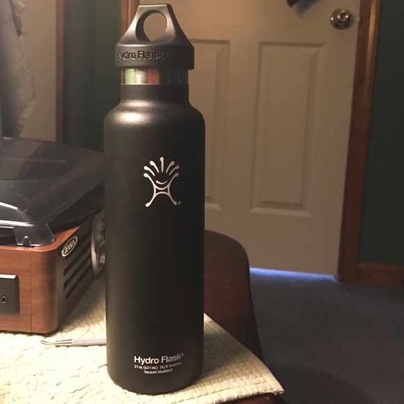 black hydro flask 21 oz