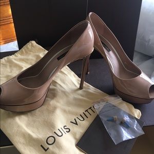 Louis Vuitton Blush colored pumps 👠 size 36