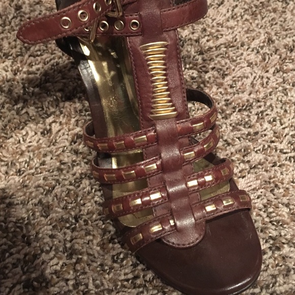 Heels - Picture 3 of 3