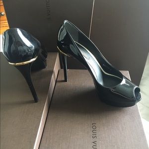 Louis Vuitton black heels size 36.