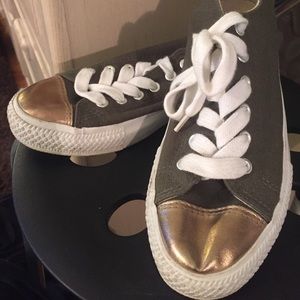 LIKE NEW Gold and army green sneakers
