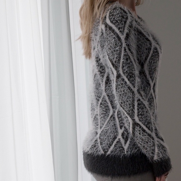 Après Fuzzy Sweater *LAST 1! - Picture 4 of 4